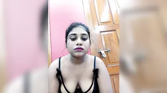 Sexy girl tease fans smoking live show
